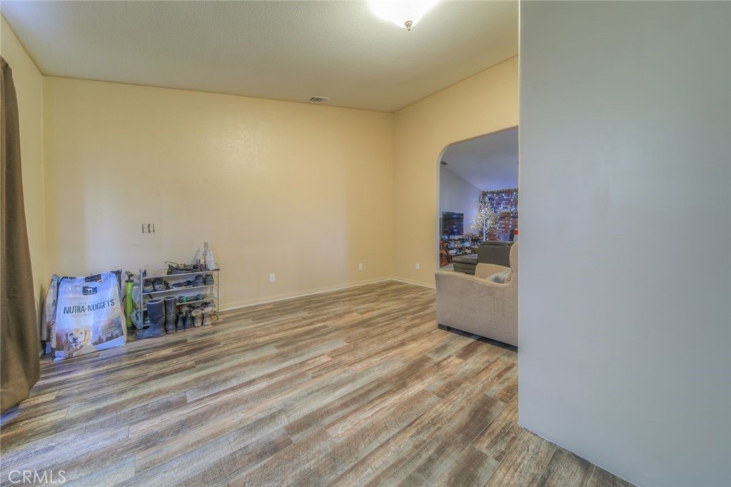 57775 Bailey Road Anza, CA 92539 - Photo 27 of 55 a room with wooden floor and furniture