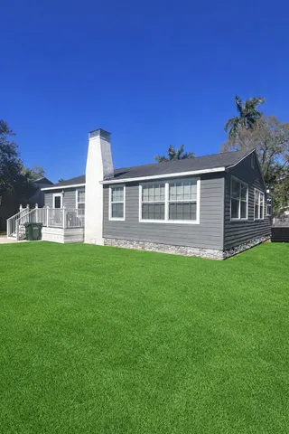 a view of a house with a backyard