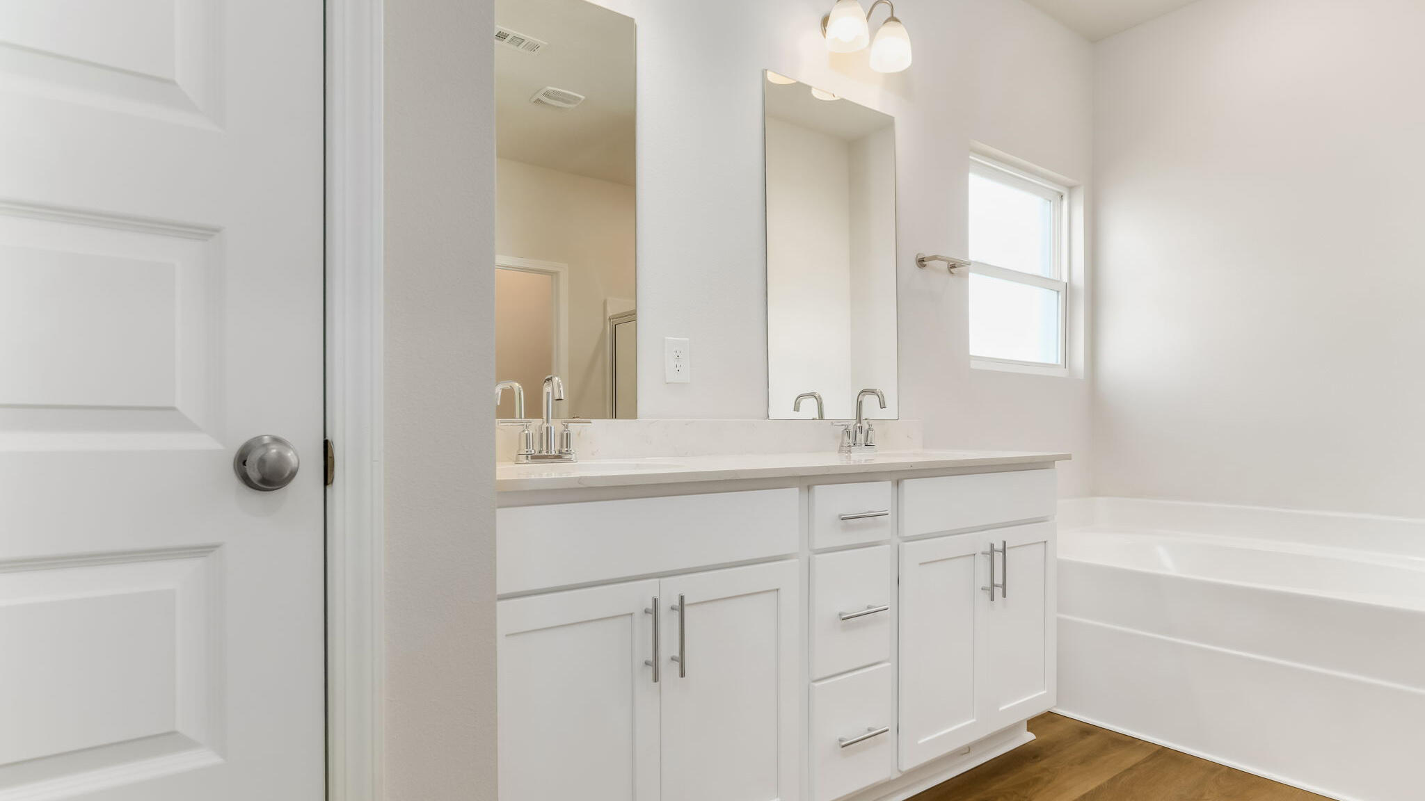 5619 Thatcher Road Crestview, FL 32539 - Photo 16 of 32 a bathroom with a tub sink and mirror