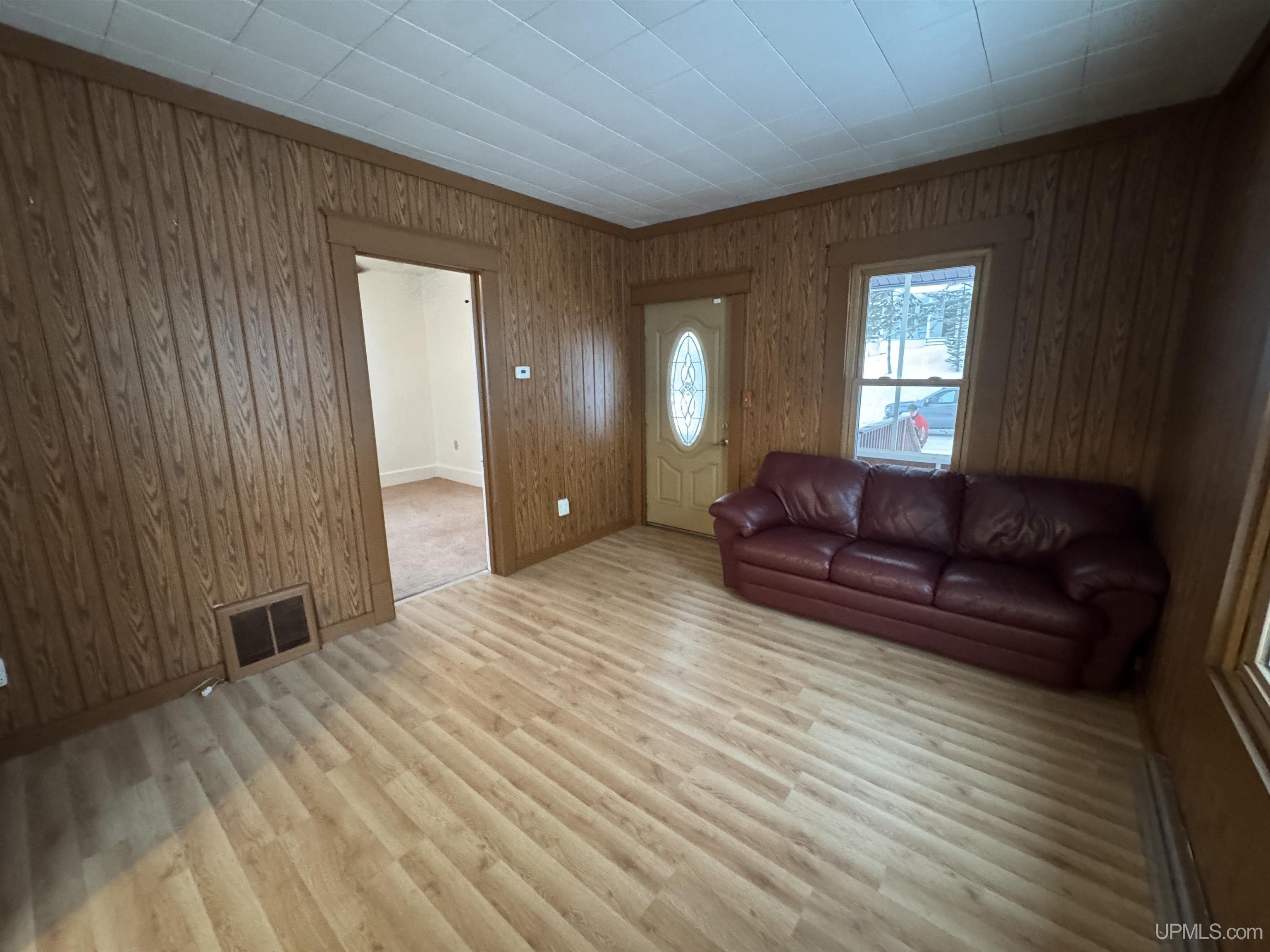 1857 Ledge Street Niagara, WI 54151 - Photo 5 of 31