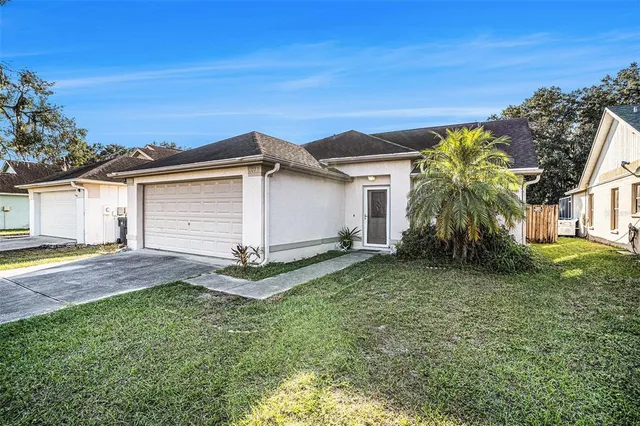 a view of a house with a yard