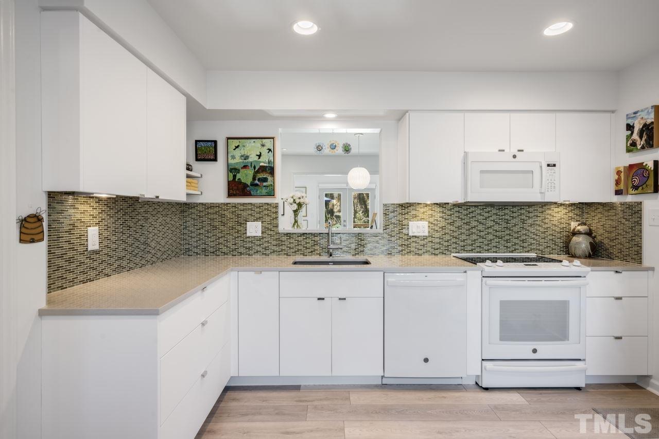 1403 Mapleside Court Raleigh, NC 27609 - Photo 12 of 29