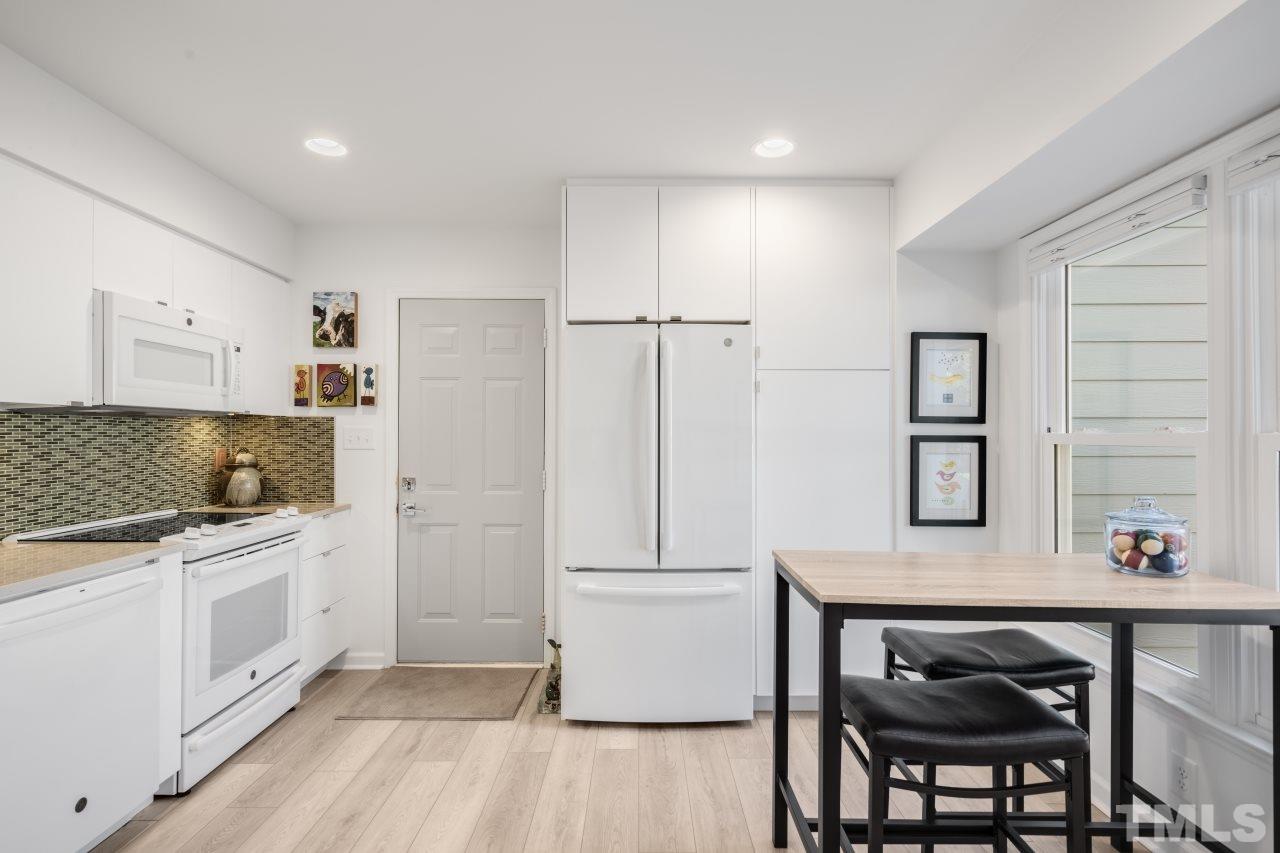 1403 Mapleside Court Raleigh, NC 27609 - Photo 15 of 29