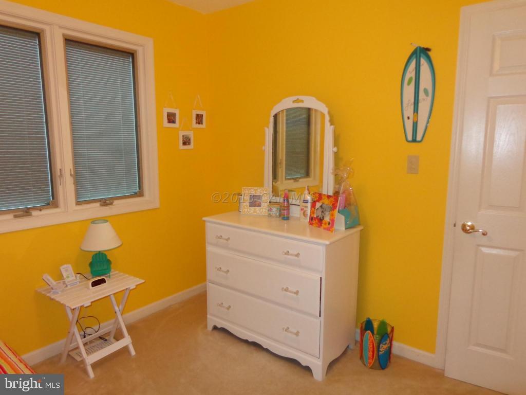 183 Windjammer Road Berlin, MD 21811 - Photo 14 of 18 a bathroom with a sink and a mirror