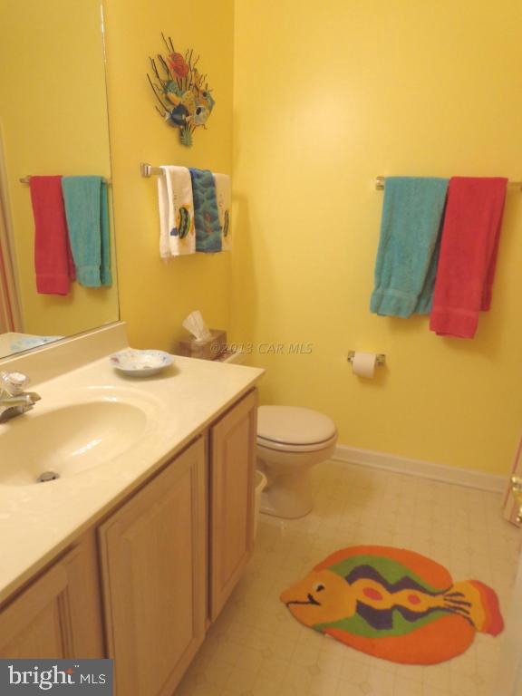 183 Windjammer Road Berlin, MD 21811 - Photo 15 of 18 a bathroom with a sink and mirror