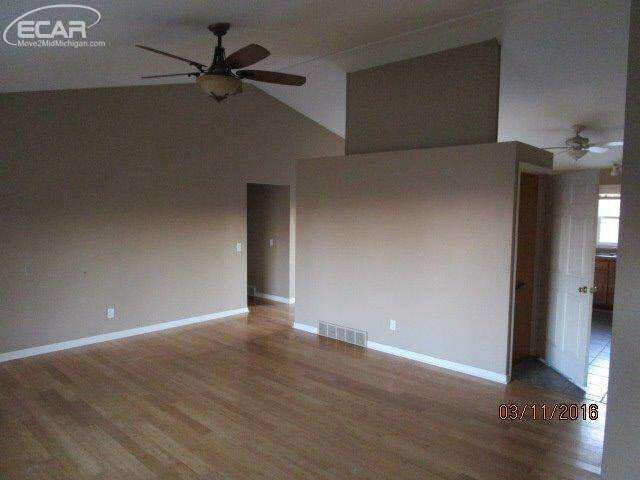 9409 White Road Linden, MI 48451 - Photo 8 of 20 21116132-7.JPG