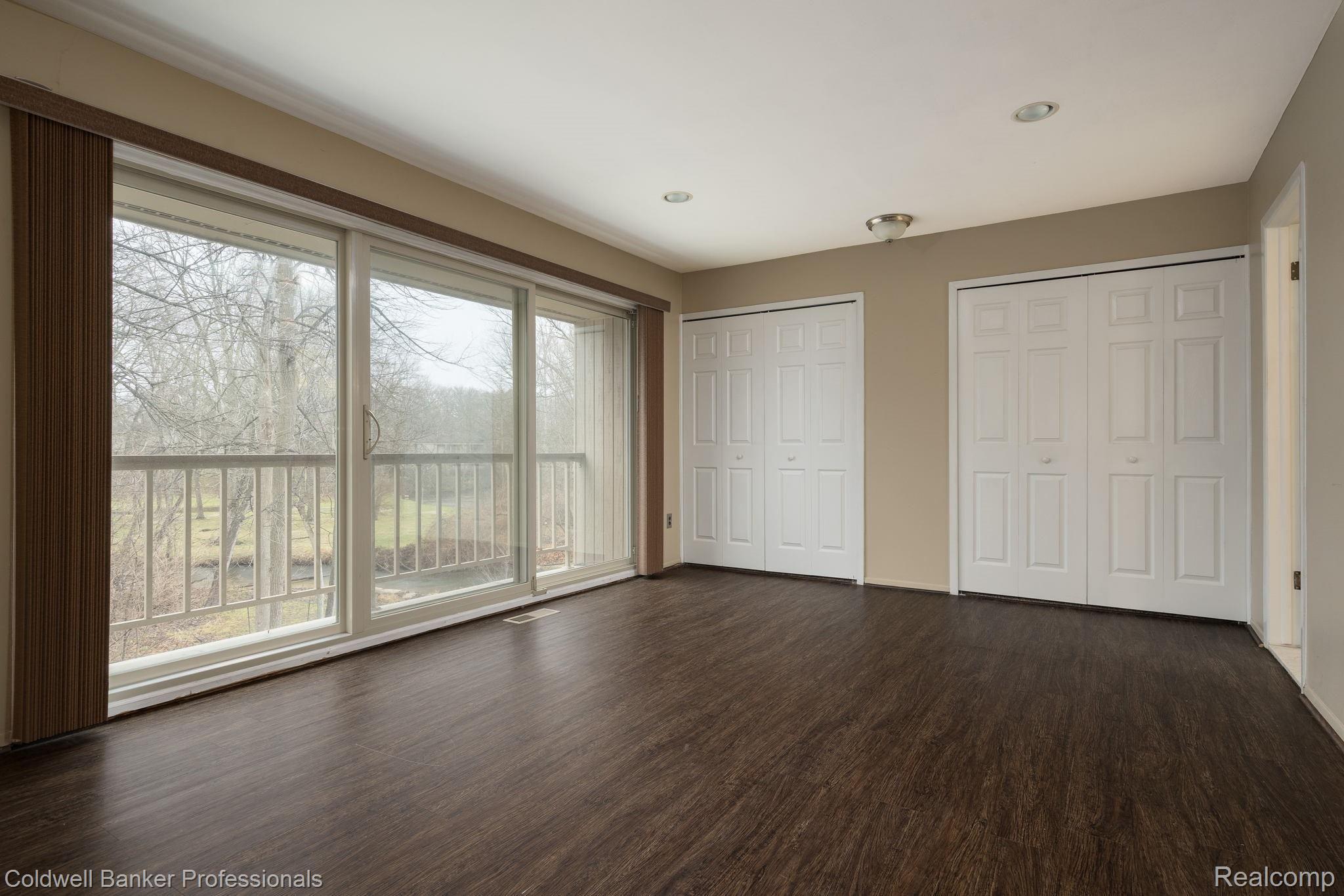 615 Oakbrook West, Unit 11 Rochester, MI 48307 - Photo 14 of 27 14-web-or-mls-615-Oakbrook-West-14.jpg