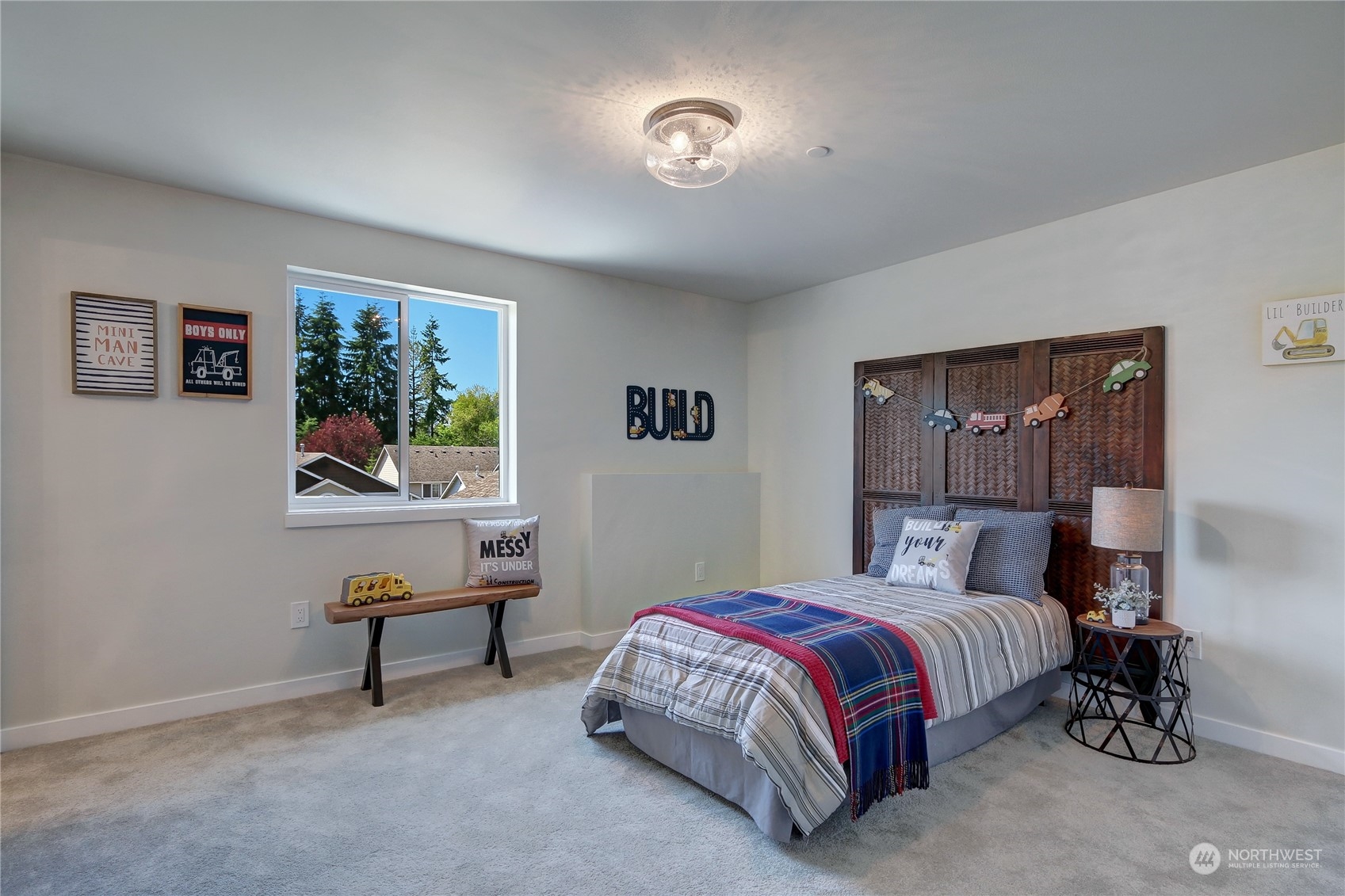 2527 Gibson Road, Unit A6 Everett, WA 98204 - Photo 16 of 24 a bedroom with a bed a table and a painting