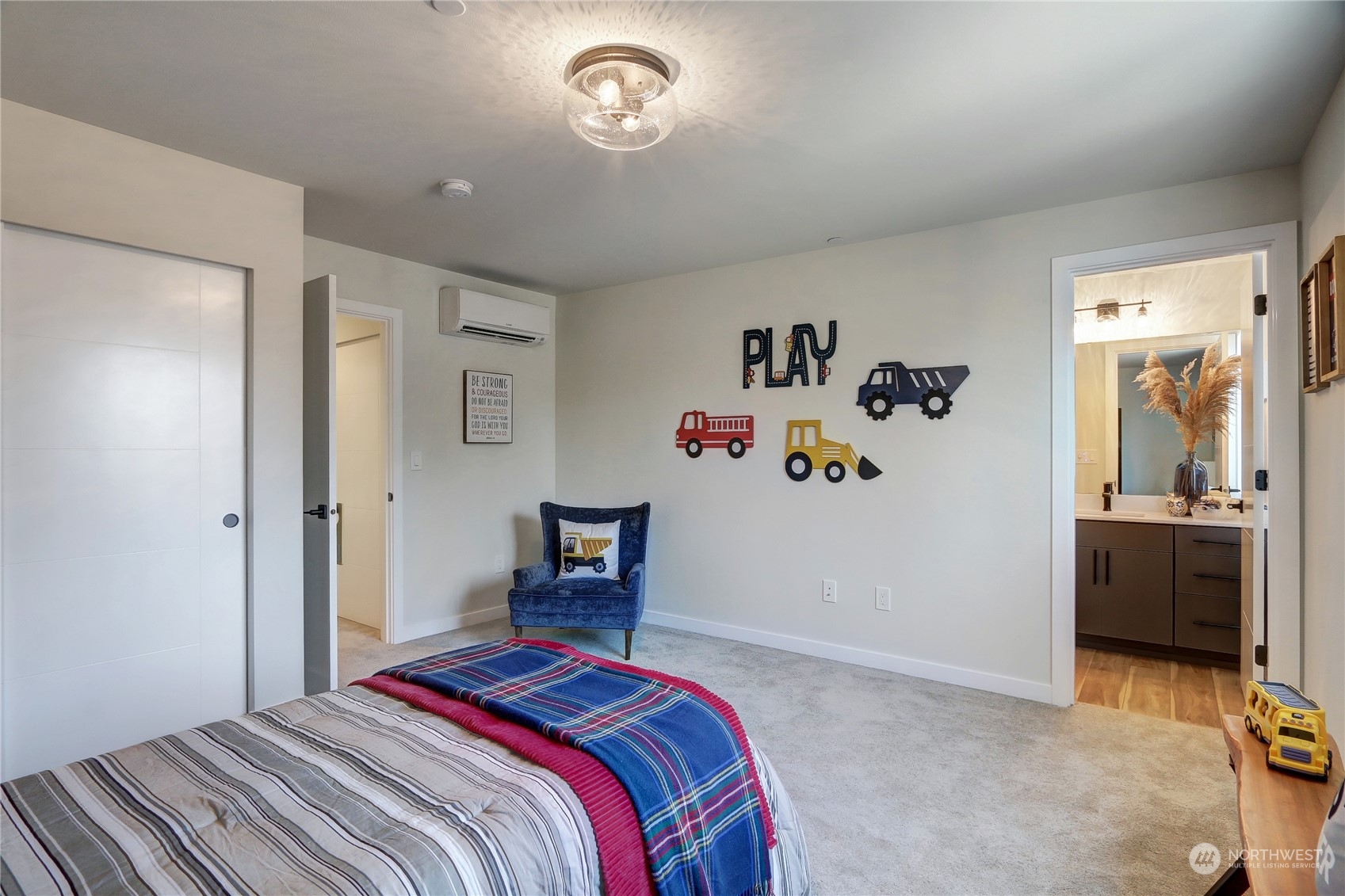 2527 Gibson Road, Unit A6 Everett, WA 98204 - Photo 17 of 24 a bedroom with a bed and a couch