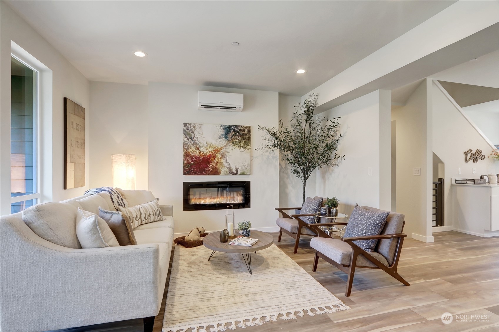 2527 Gibson Road, Unit A6 Everett, WA 98204 - Photo 2 of 24 a living room with furniture and a large window