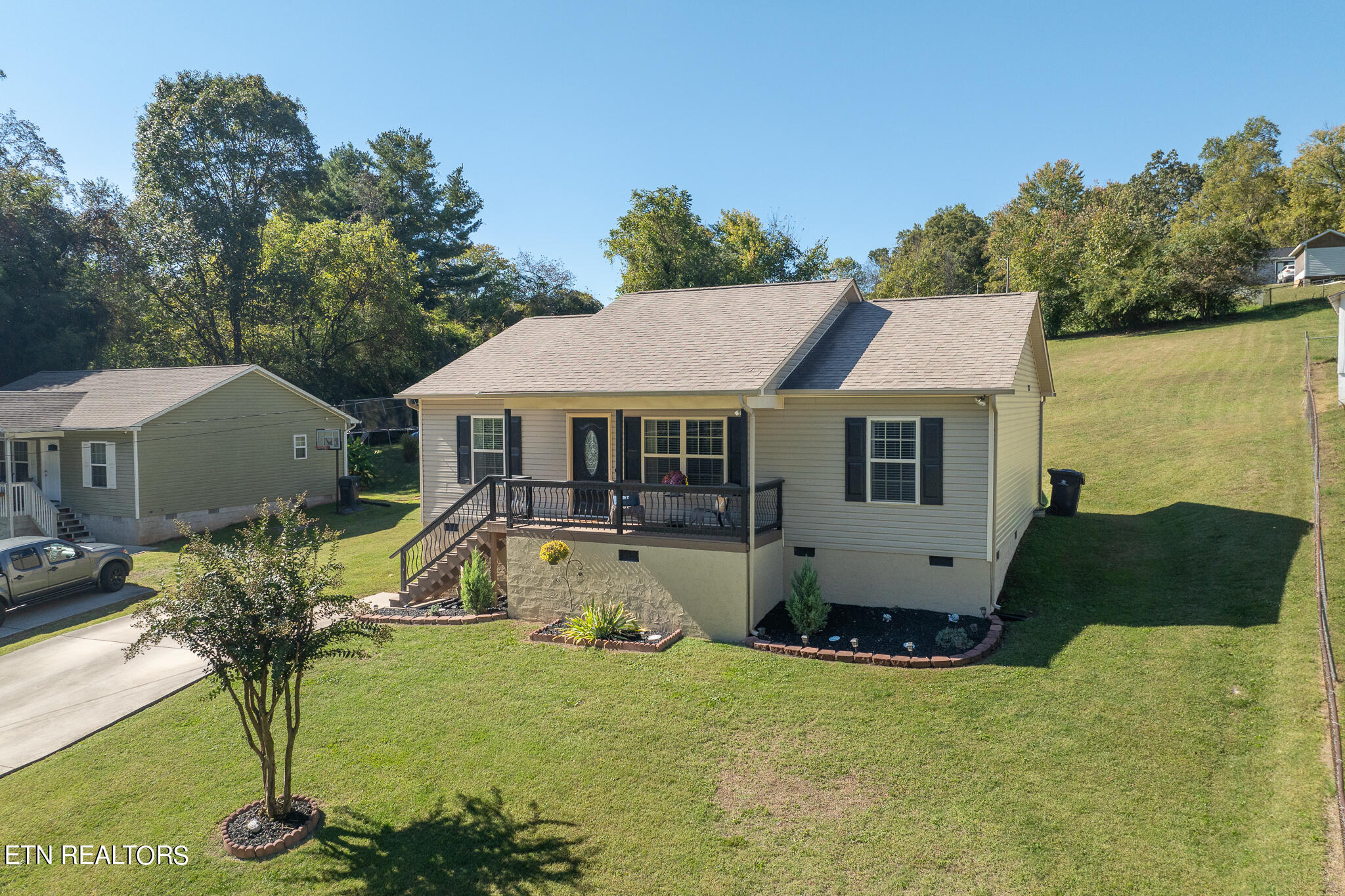 5925 Short Road Northwest Knoxville, TN 37921 - Photo 2 of 27 Front