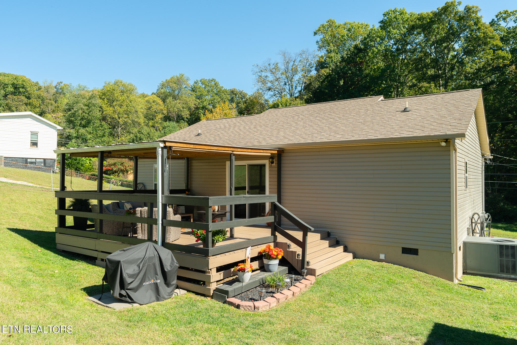 5925 Short Road Northwest Knoxville, TN 37921 - Photo 23 of 27 Rear Deck