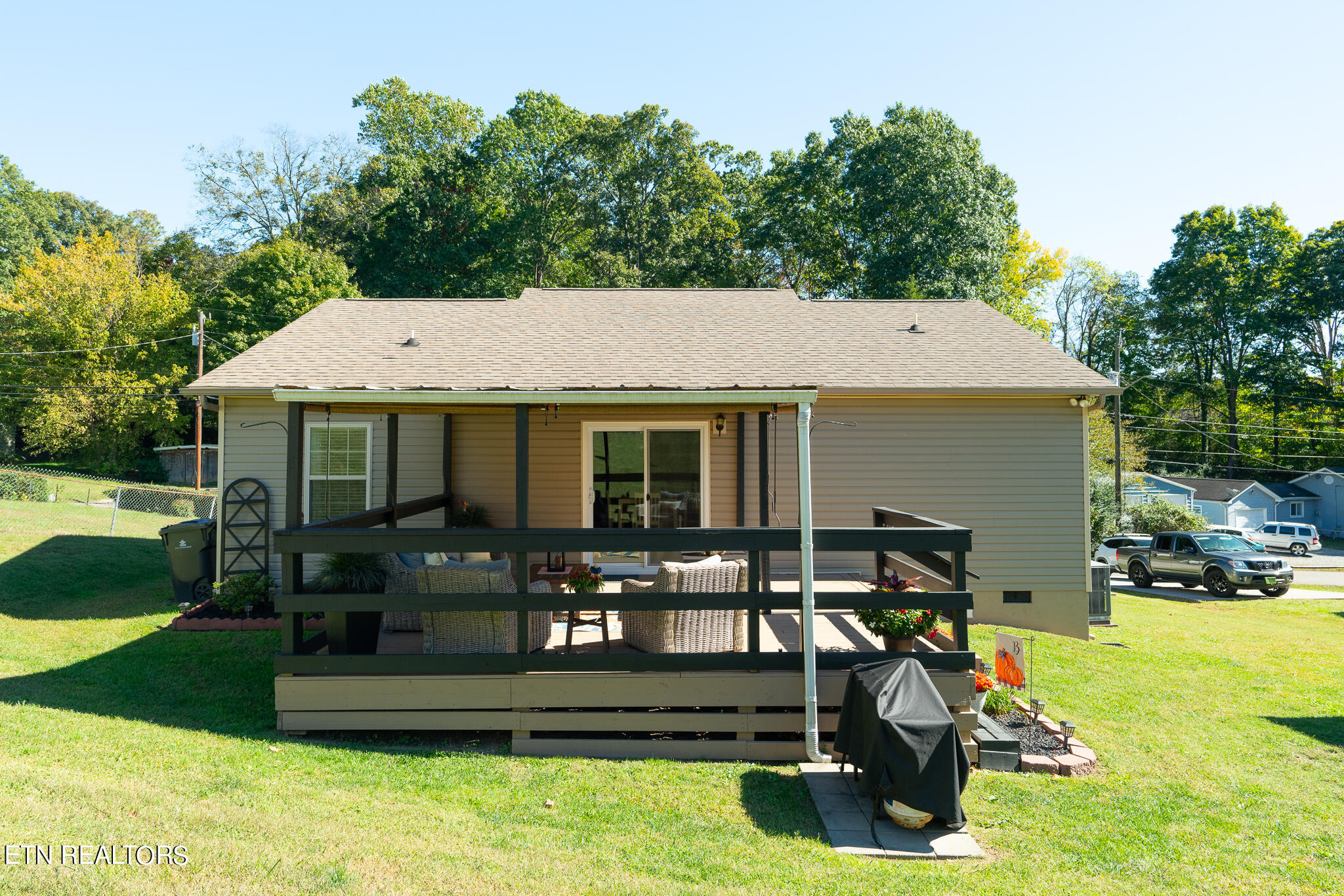 5925 Short Road Northwest Knoxville, TN 37921 - Photo 24 of 27 Rear Deck