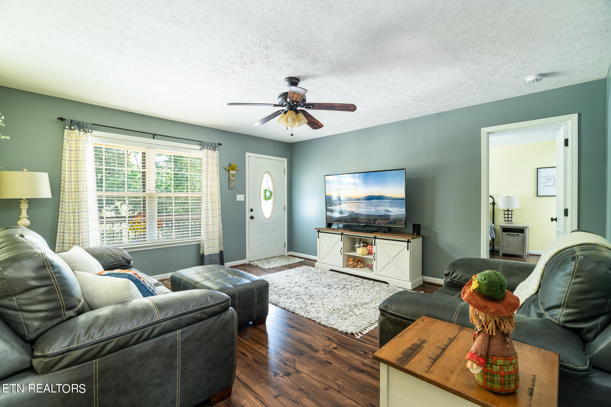 5925 Short Road Northwest Knoxville, TN 37921 - Photo 5 of 27 Living Rm