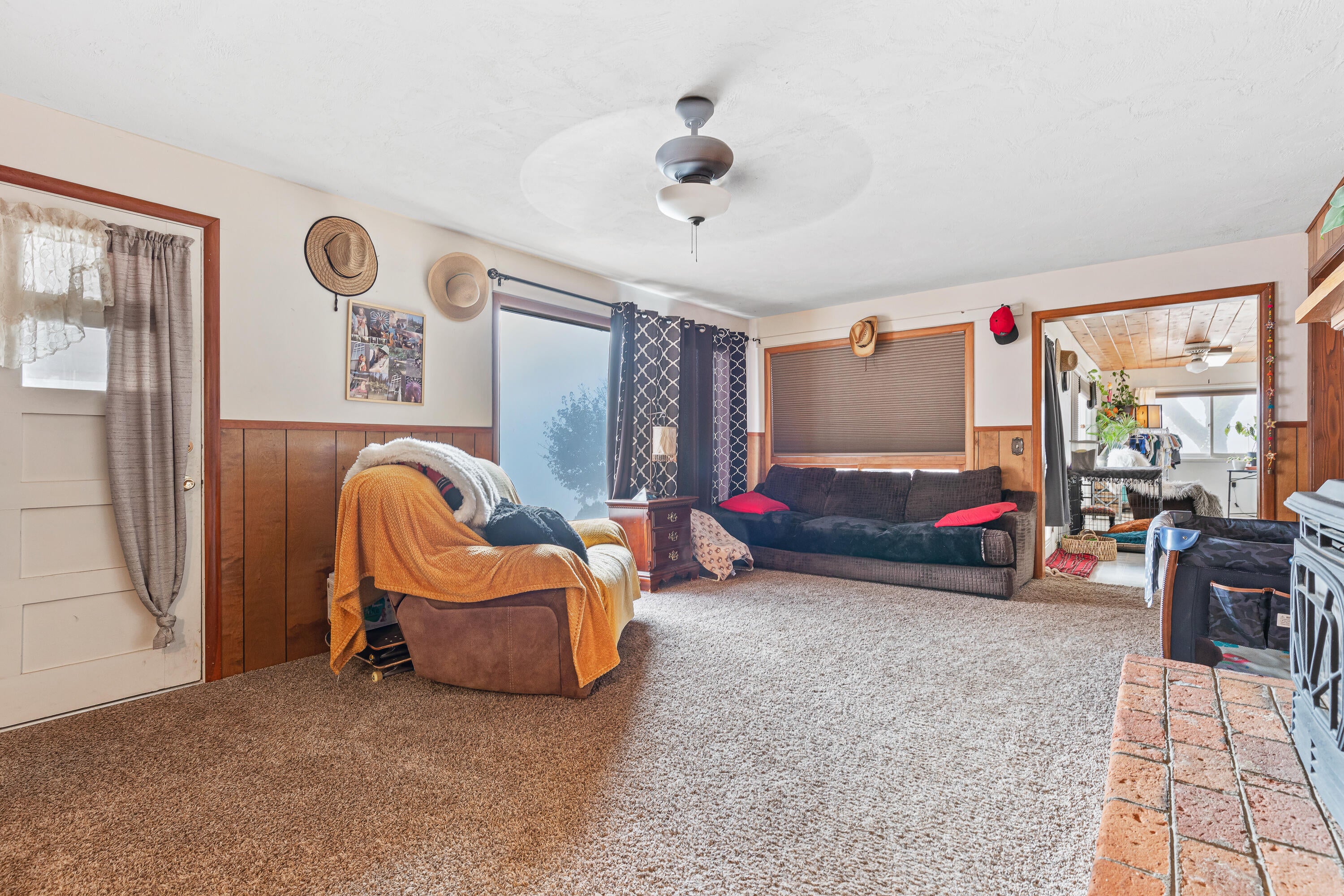6380 Tunnel Loop Road Grants Pass, OR 97526 - Photo 78 of 83 Farmhouse Living Room