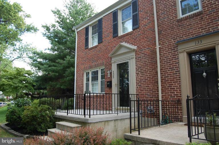135 Stanmore Road Baltimore, MD 21212 - Photo 2 of 30 a front view of a house with a garden