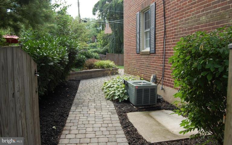 135 Stanmore Road Baltimore, MD 21212 - Photo 4 of 30 a view of a backyard with plants