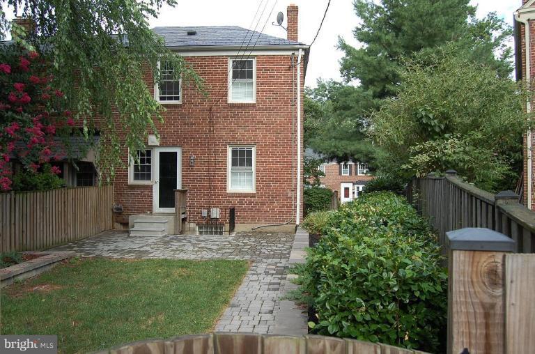 135 Stanmore Road Baltimore, MD 21212 - Photo 6 of 30 a view of a house with backyard and sitting area