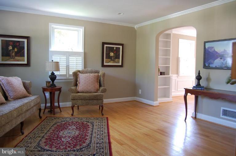 135 Stanmore Road Baltimore, MD 21212 - Photo 9 of 30 a living room with furniture and a wooden floor