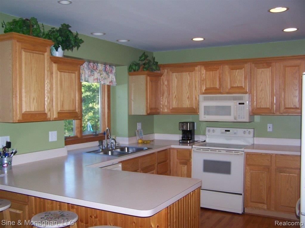 4811 Palms Road Casco, MI 48064 - Photo 13 of 23 100_8204 - Copy.JPG