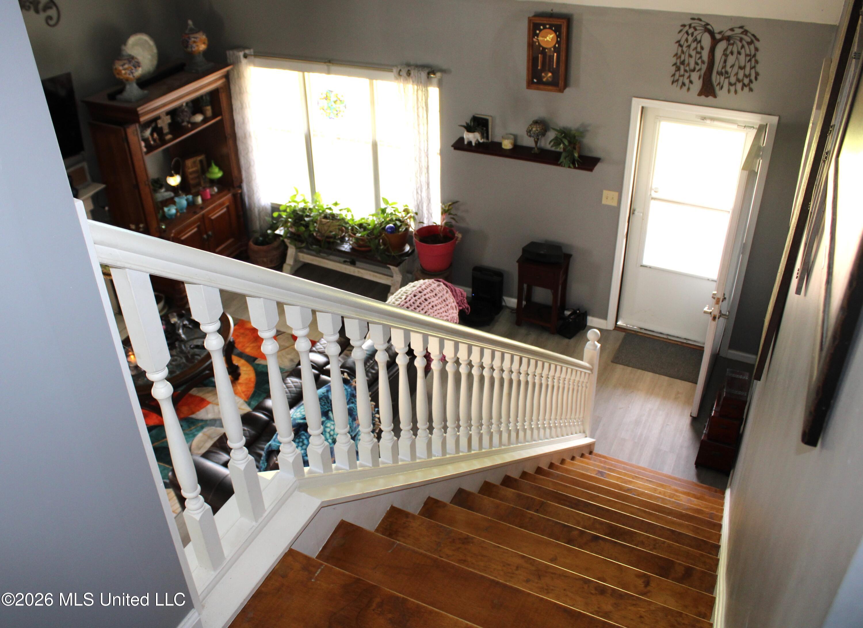 411 Woodview Road Byhalia, MS 38611 - Photo 15 of 29 Staircase with Wood Treads