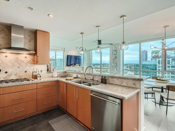 $6,995 | 325 7th Avenue, Unit 2101, San Diego, CA 92101