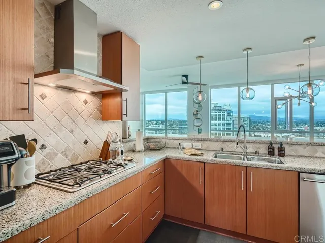 $6,995 | 325 7th Avenue, Unit 2101, San Diego, CA 92101