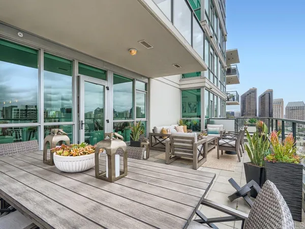 $6,995 | 325 7th Avenue, Unit 2101, San Diego, CA 92101