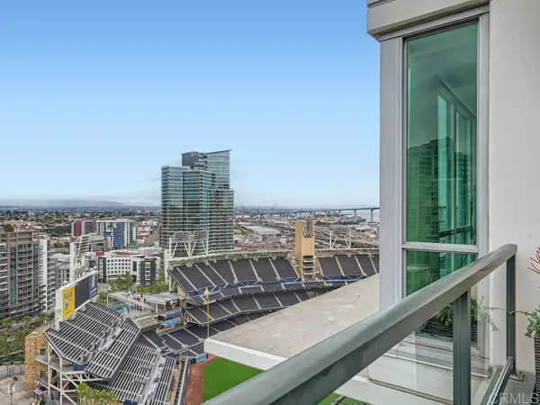 $6,995 | 325 7th Avenue, Unit 2101, San Diego, CA 92101