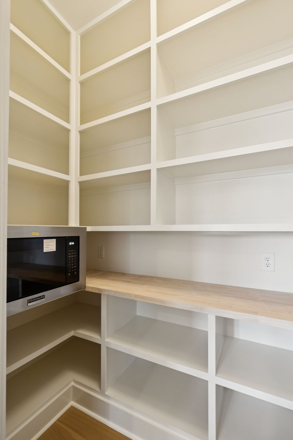 102 Cardiff Dr Spring Hill North Thompson's Station, TN 37179 - Photo 28 of 67 a view of walk in closet with empty racks