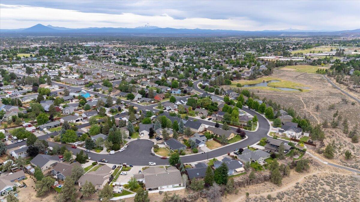 1559 Southwest Rimrock Way Redmond, OR 97756 - Photo 37 of 40