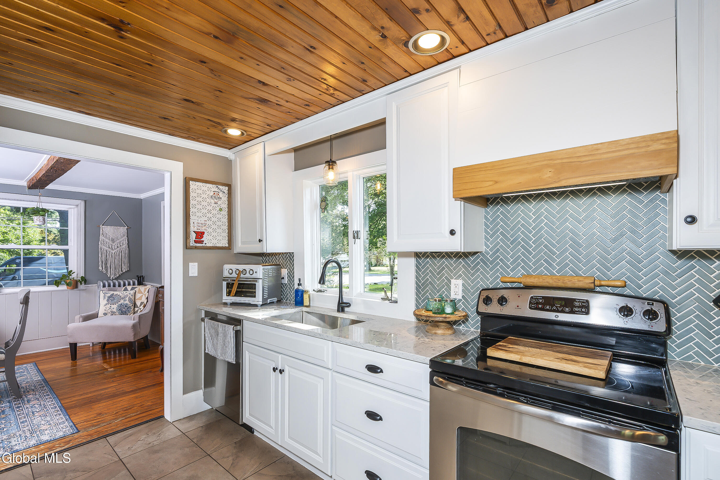 91 Orchard Street Bethlehem, NY 12054 - Photo 14 of 42 018-91-Orchard-St