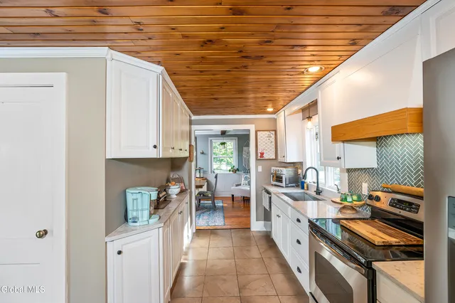 $550,000 | 91 Orchard Street, Bethlehem, NY 12054