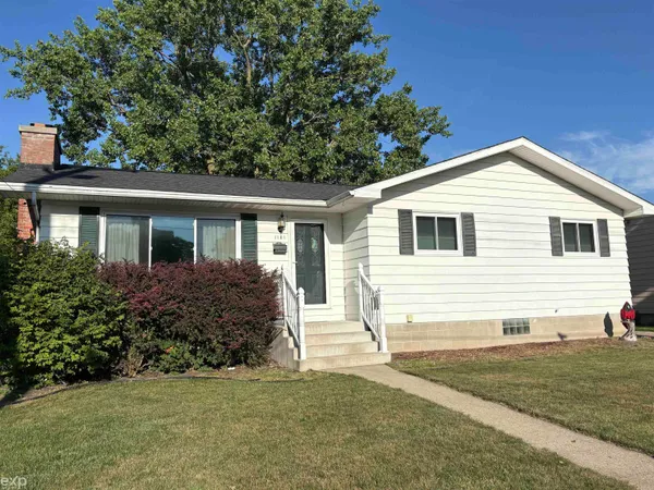 $199,900 | 1101 Maple Street, Essexville, MI 48732