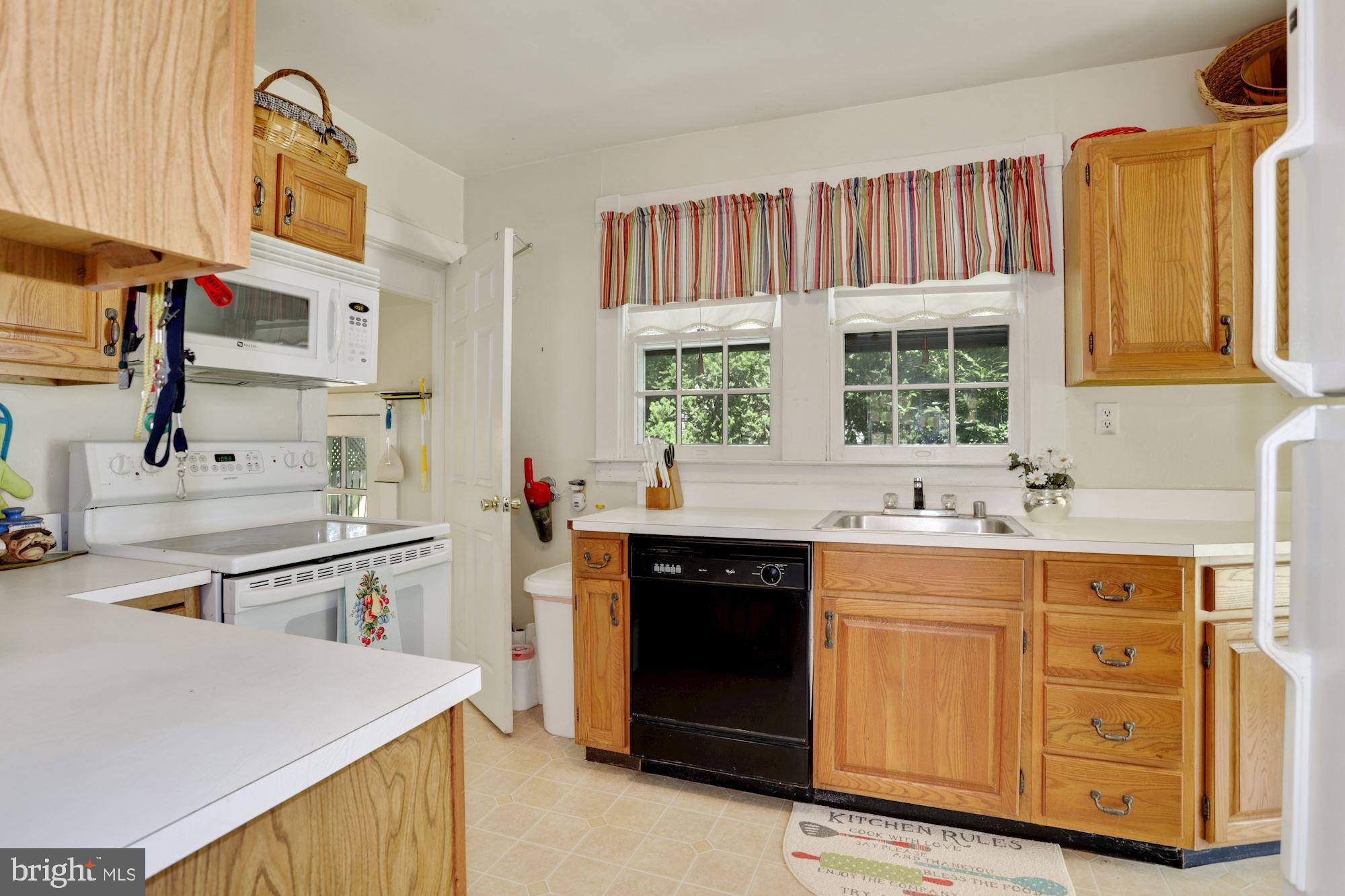 10 West Severn Ridge Road Annapolis, MD 21409 - Photo 20 of 31 Kitchen