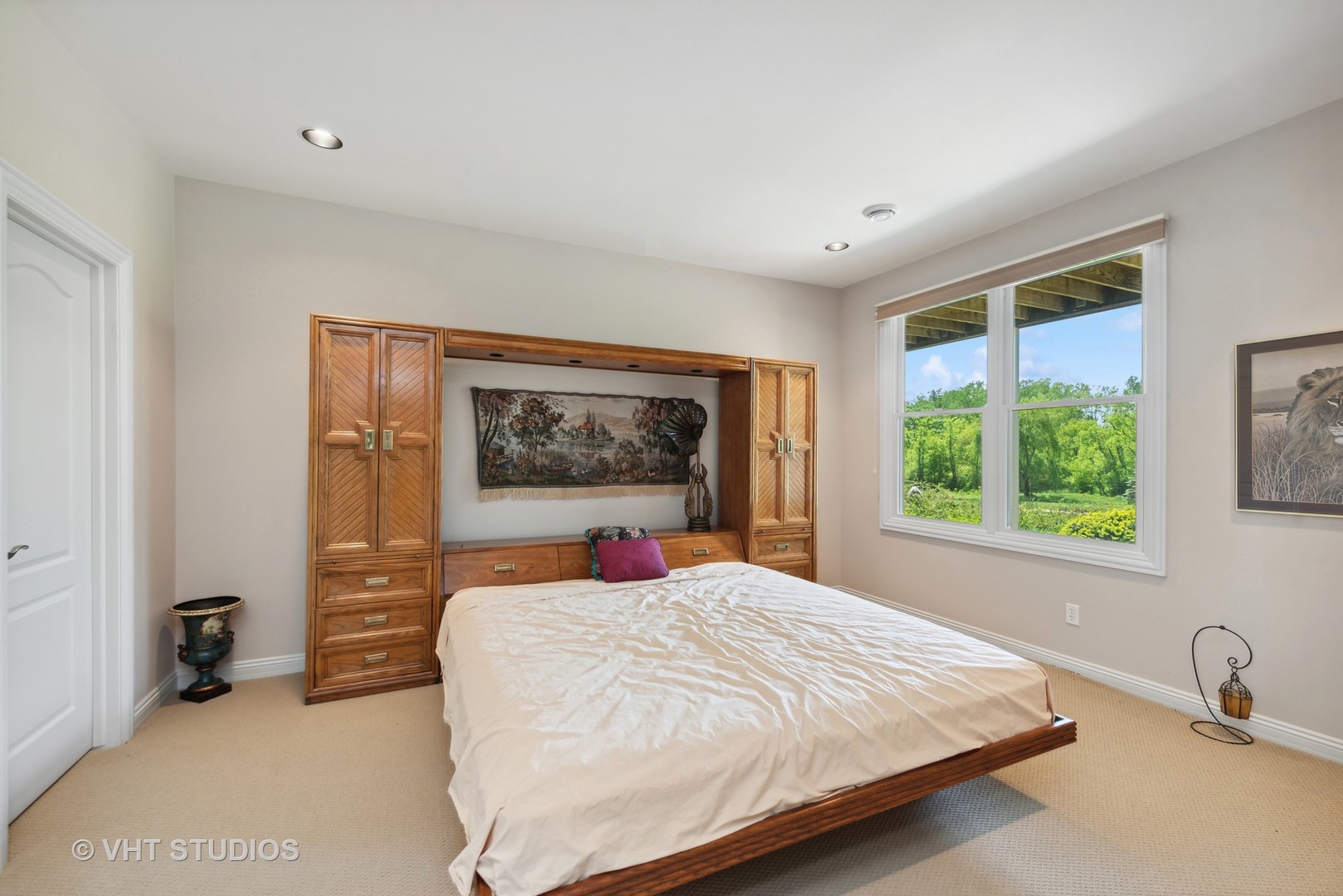 10701 Knickerbocker Road Harvard, IL 60033 - Photo 24 of 46 a bedroom with a large bed and a window
