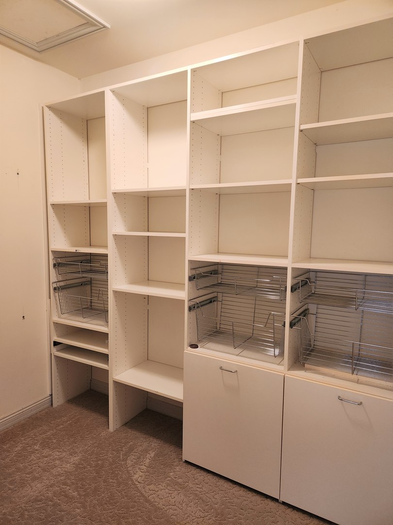 10701 Knickerbocker Road Harvard, IL 60033 - Photo 29 of 46 a utility room with washer and dryer