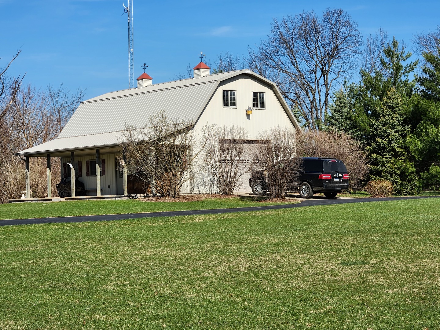 10701 Knickerbocker Road Harvard, IL 60033 - Photo 43 of 46 a front view of a house with garden
