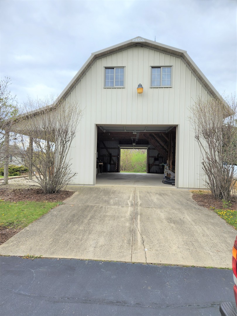 10701 Knickerbocker Road Harvard, IL 60033 - Photo 44 of 46 a view of garage with a sink