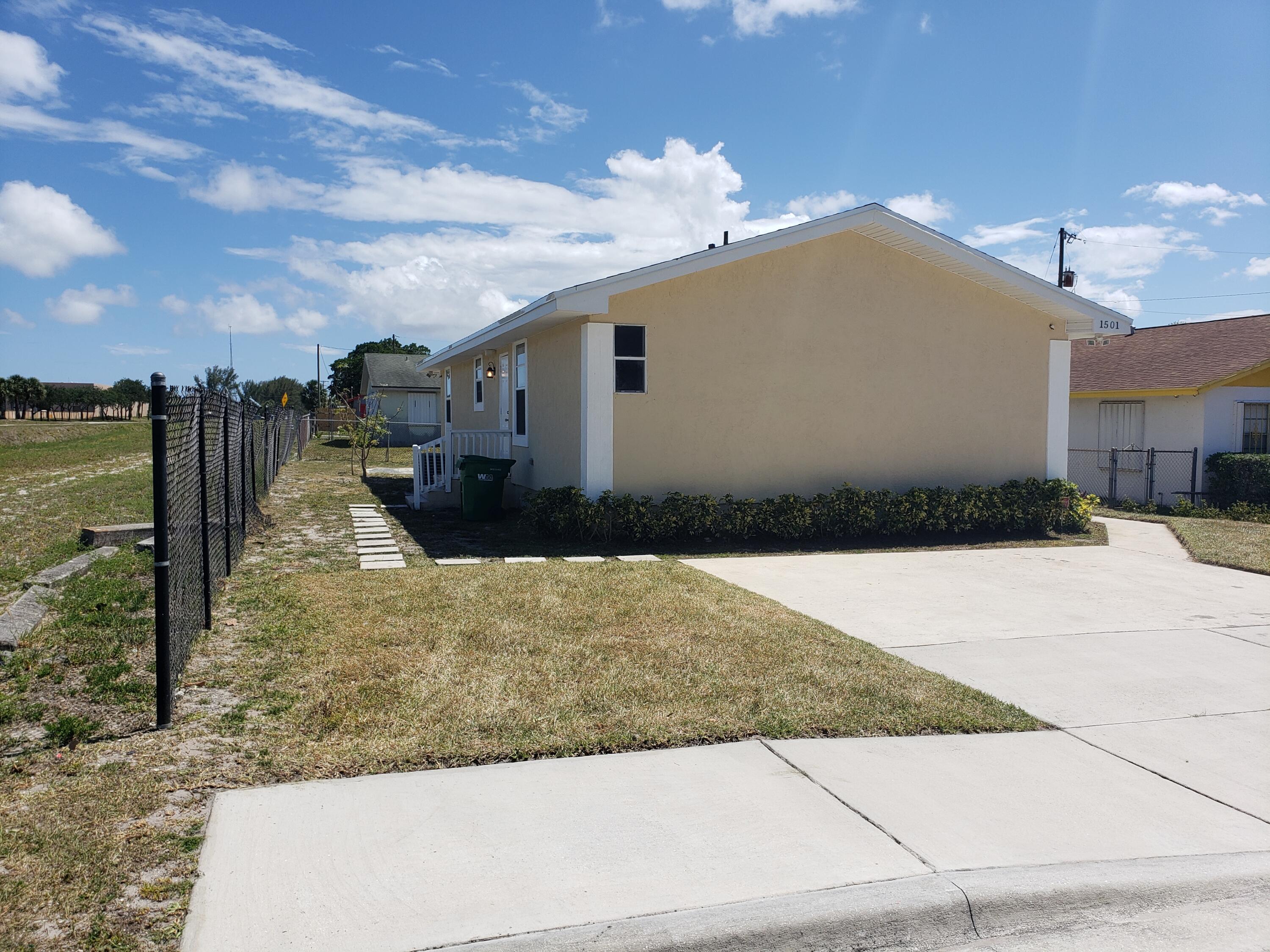 1501 West 19th Street Riviera Beach, FL 33404 - Photo 3 of 36 20220512_150729