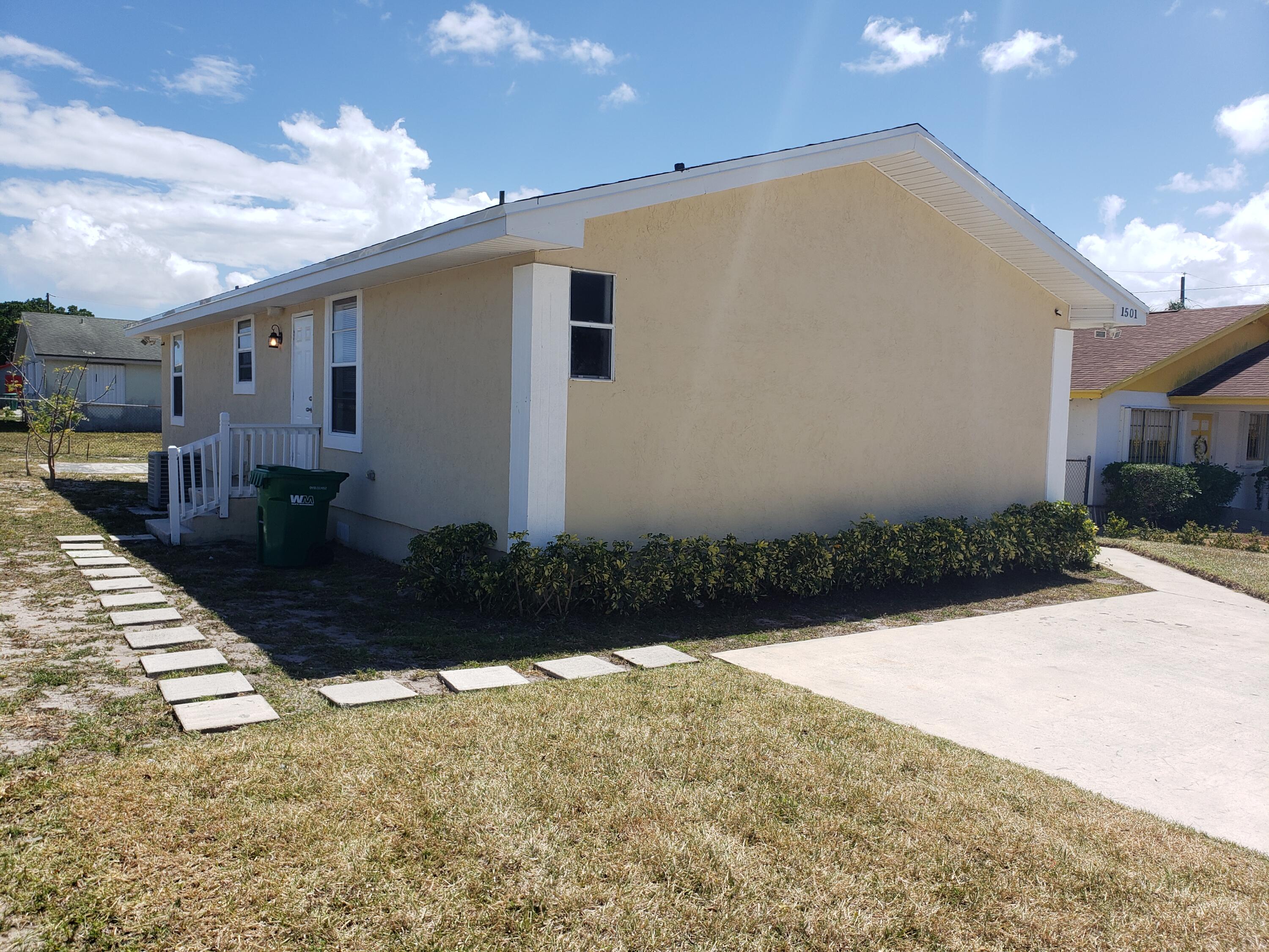 1501 West 19th Street Riviera Beach, FL 33404 - Photo 4 of 36 20220512_150821