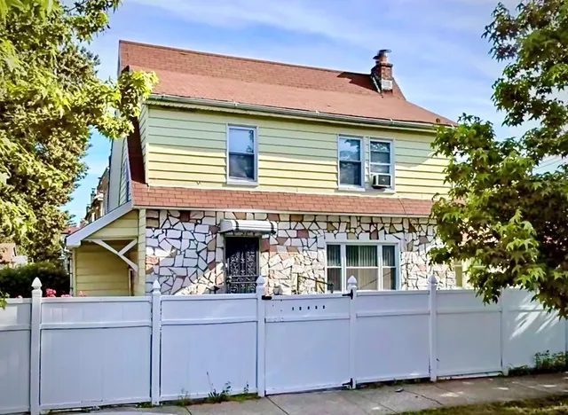 $749,000 | 104-50 210th Street | Bellaire Park