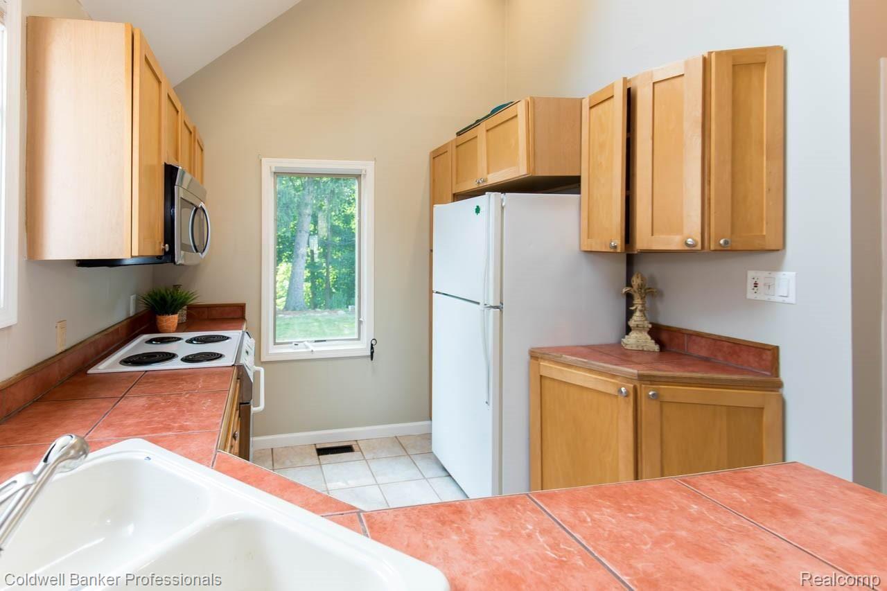 3342 Pershing Street Wayne, MI 48184 - Photo 21 of 32 Kitchen view #3