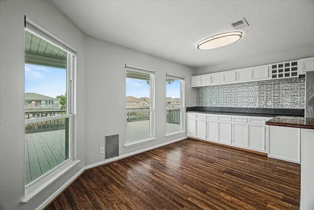 $2,600 | 1190 Sailfish Street, Bayou Vista, TX 77563