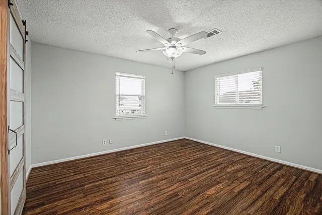 $2,600 | 1190 Sailfish Street, Bayou Vista, TX 77563