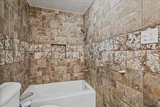 $2,600 | 1190 Sailfish Street, Bayou Vista, TX 77563