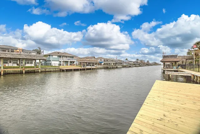 $2,600 | 1190 Sailfish Street, Bayou Vista, TX 77563