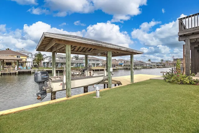 $2,600 | 1190 Sailfish Street, Bayou Vista, TX 77563