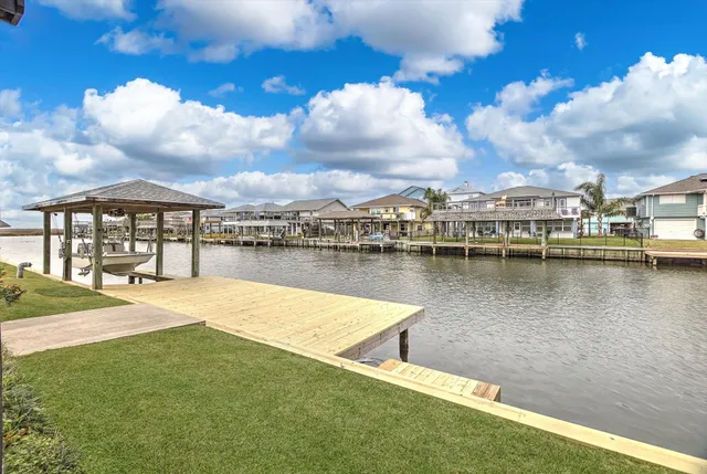 $2,600 | 1190 Sailfish Street, Bayou Vista, TX 77563