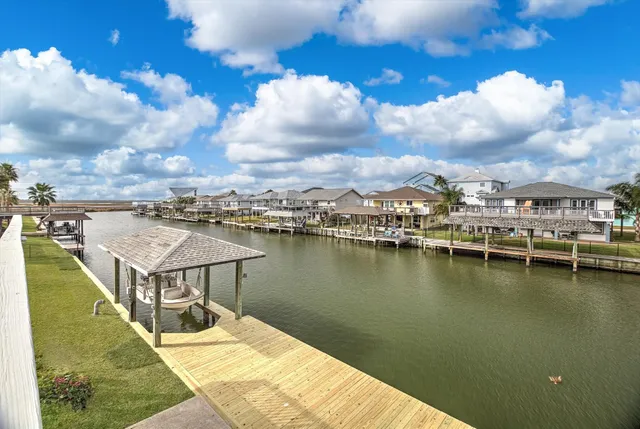 $2,600 | 1190 Sailfish Street, Bayou Vista, TX 77563